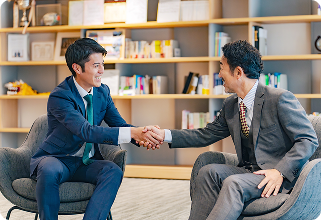 イフビズ社員を雇うよりも安い金額で戦略〜実行まで対応できる実行支援型コンサルティング会社です。